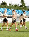 Los 20 años desde la llegada de Florentino Pérez al Real Madrid coinciden con el nacimiento del equipo femenino, que debutará la próxima temporada con el objetivo de convertirse en uno de los grandes del fútbol español. (Foto: Instagram / <a href="http://www.instagram.com/p/CCn-J8Zj0Fc/" rel="nofollow noopener" target="_blank" data-ylk="slk:@realmadridfem;elm:context_link;itc:0;sec:content-canvas" class="link ">@realmadridfem</a>).