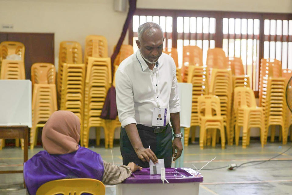 Maldives' main opposition candidate Mohamed Muiz casts his vote in Male, Maldives, Saturday, Sept. 30, 2023. Maldivians are voting in the runoff presidential election that has turned into a virtual referendum on which regional power, India or China, will have the biggest influence in the Indian Ocean archipelago nation. (AP Photo)