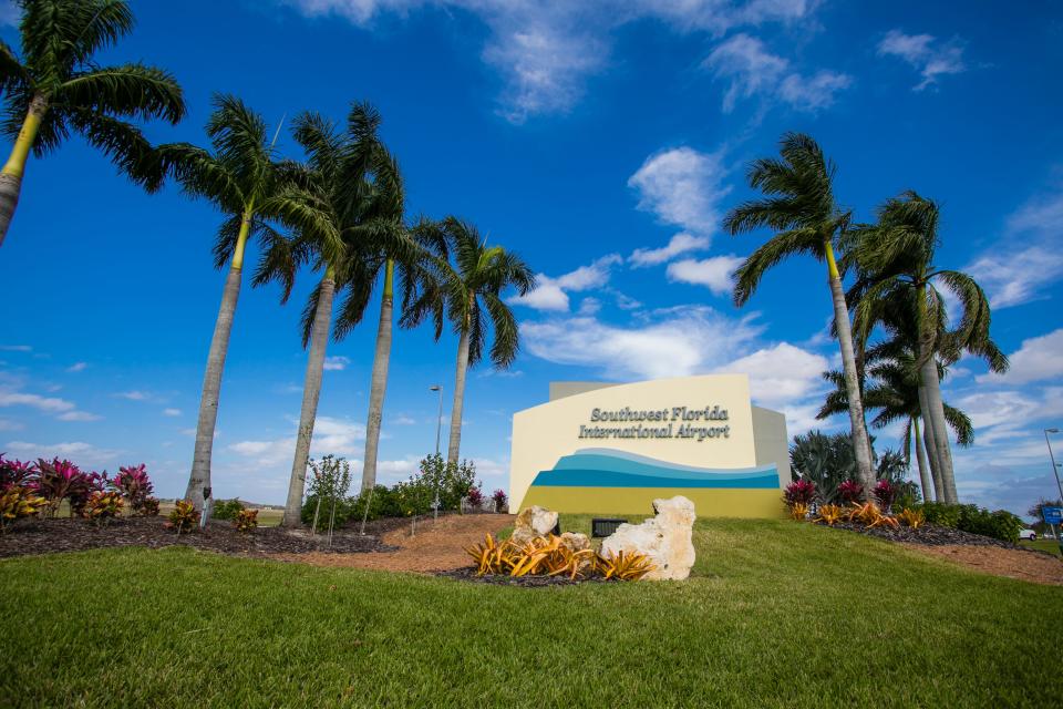 Photo of the Southwest Florida International Airport sign