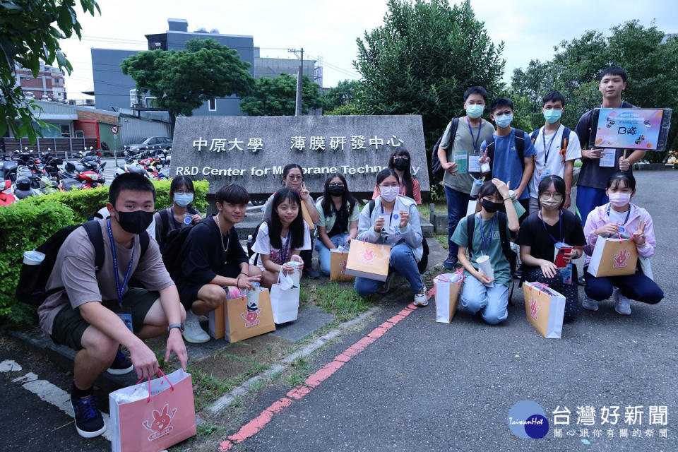 中原大學攜手桃園教育局舉辦科學實作營，學子收穫滿載。