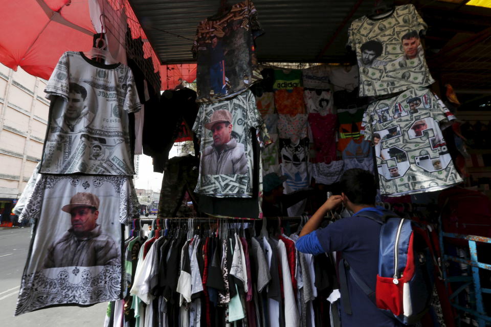 Tepito,ubicado al norte del Centro Histórico, entre otras zonas muy conocidas: Peralvillo y La Lagunilla, es  un gran mercado al aire libre de unas 80 manzanas donde se vende cualquier cantidad de mercancías, casi todas falsificadas y pirateadas. (Foto:REUTERS/Edgard Garrido)