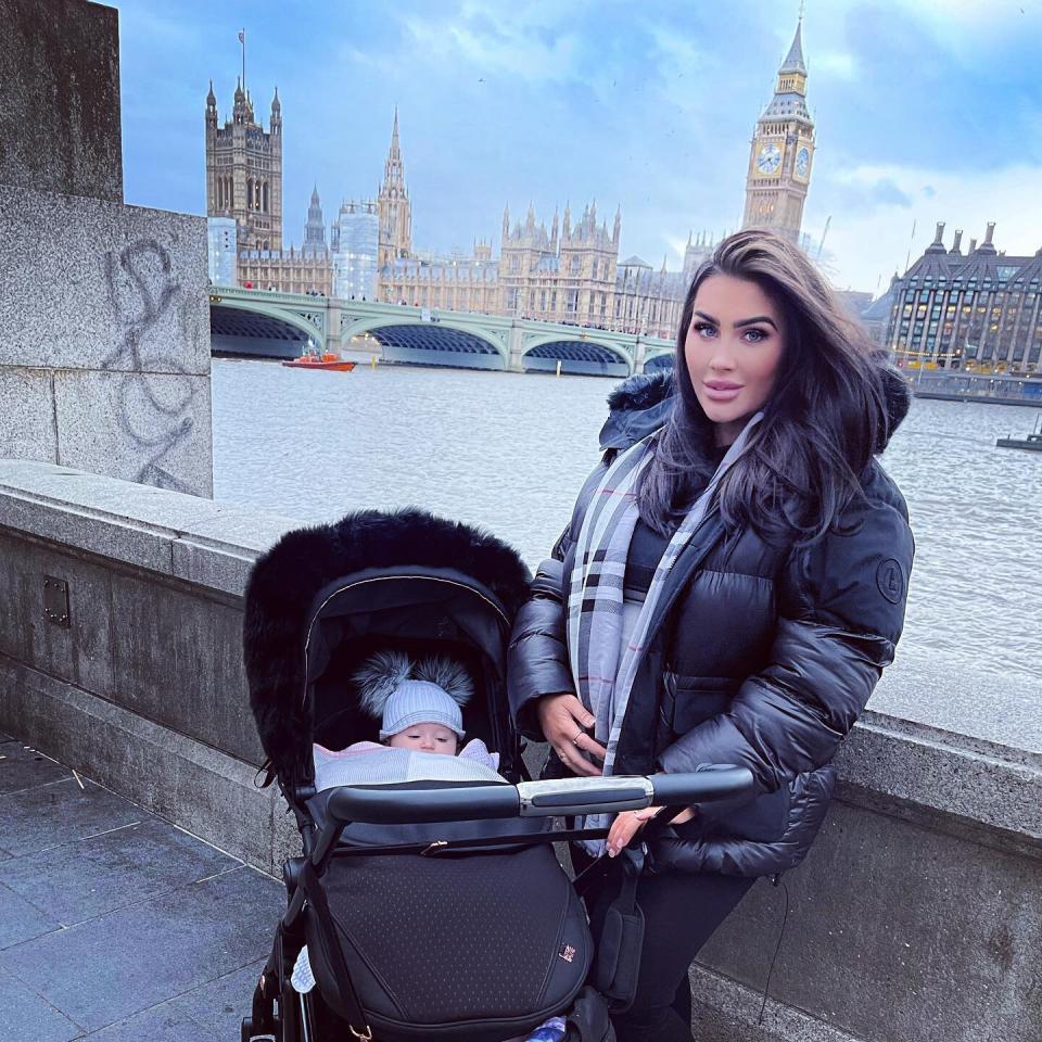 https://www.instagram.com/p/CZmpSLMIeG_/?hl=en laurengoodger Verified Beautiful day @sea_life_london and some sights making memories for @babylarose.x she loved it will be uploading to my YouTube Chanel link in Bio ������ #londonaquarium #babygirl #london #dayout #makingmemories Edited · 22w