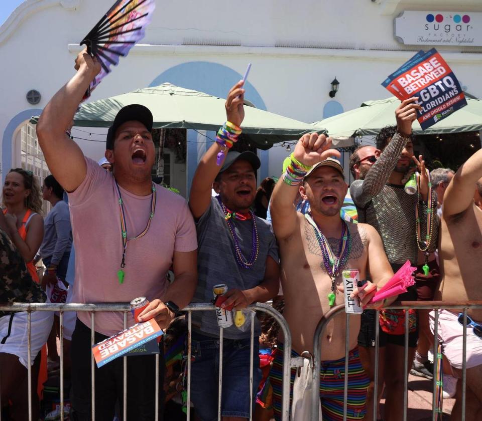 La participación del representante Fabián Basabe fue recibida con protestas en el desfile del Orgullo de Miami Beach el domingo 16 de abril de 2023.