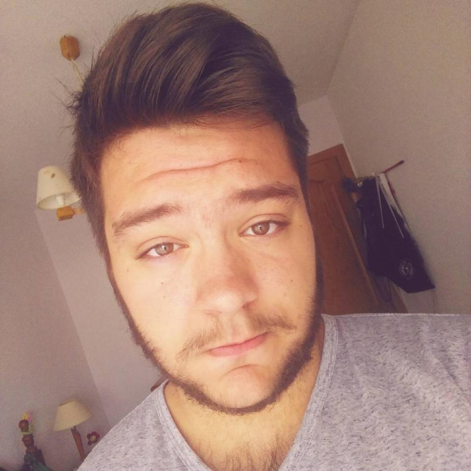 Ahora el joven, cuyo nombre completo es Raúl Del Saz Pastor, está prácticamente irreconocible a causa de su barba. (Foto: Instagram / <a href="https://www.instagram.com/p/BIDlgQiAntz/" rel="nofollow noopener" target="_blank" data-ylk="slk:@rauldelsaz" class="link ">@rauldelsaz</a>)