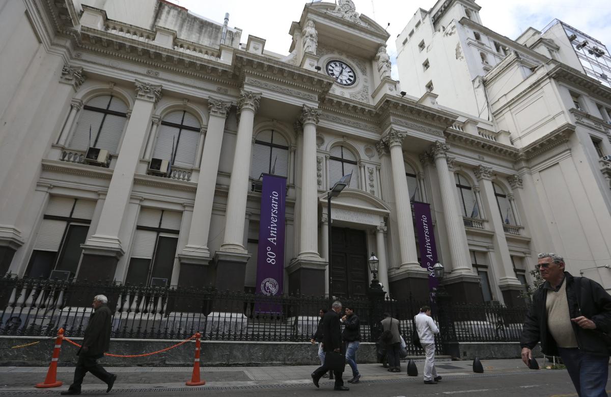 Banco Central da Argentina começa a distribuir nota de 500 pesos