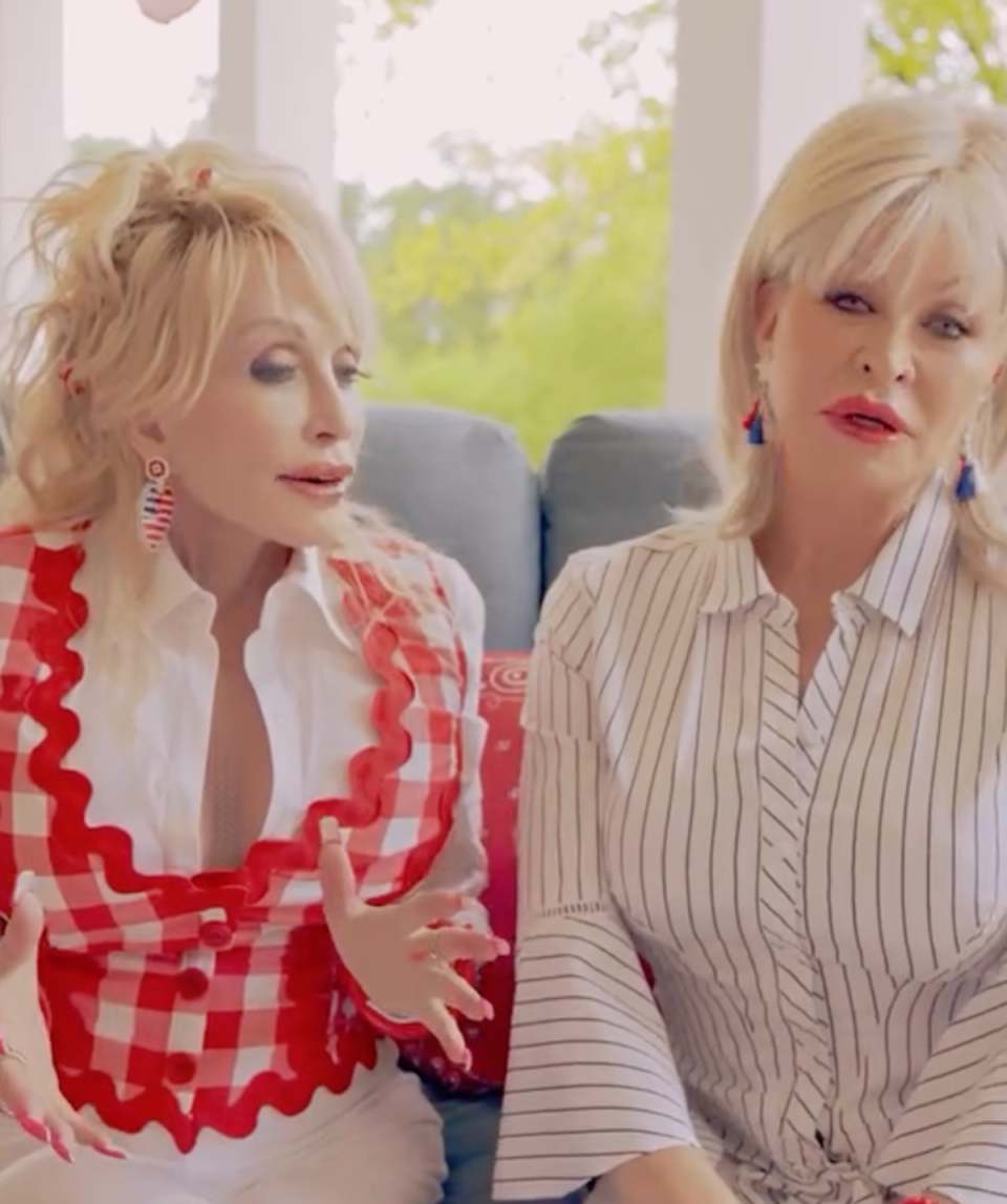 Dolly Parton and her sister Rachel entertain fans with resemblance (Instagram / Dolly Parton)