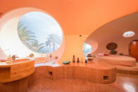 <p>There are 6+ bathrooms located in the Bubble Palace. (Christie’s International Real Estate) </p>