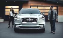 <p>Under the hood, Lincoln will offer a twin-turbocharged 3.0-liter V-6 with 400 horsepower and 400 lb-ft of torque, mated to a 10-speed automatic transmission.</p>