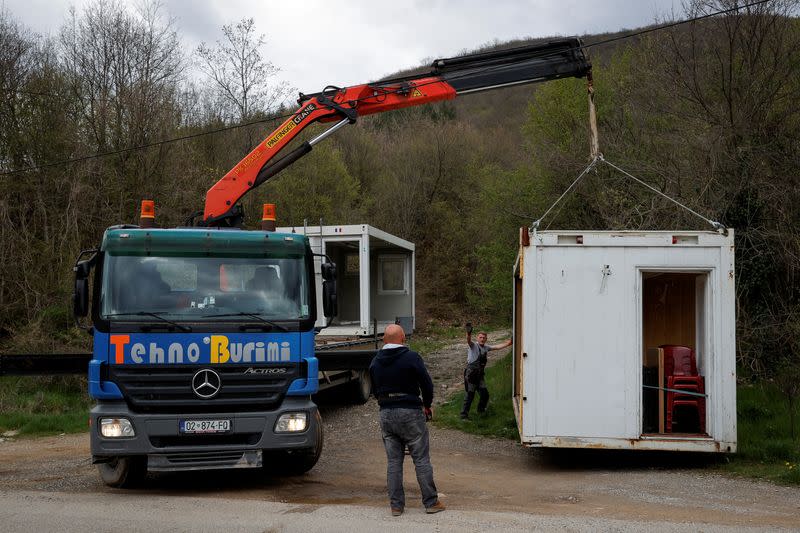 Kosovo government puts voting containers in Serb majority area