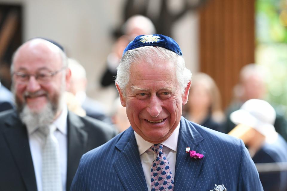 Prince Charles Wears Yarmulke to Ireland Synagogue