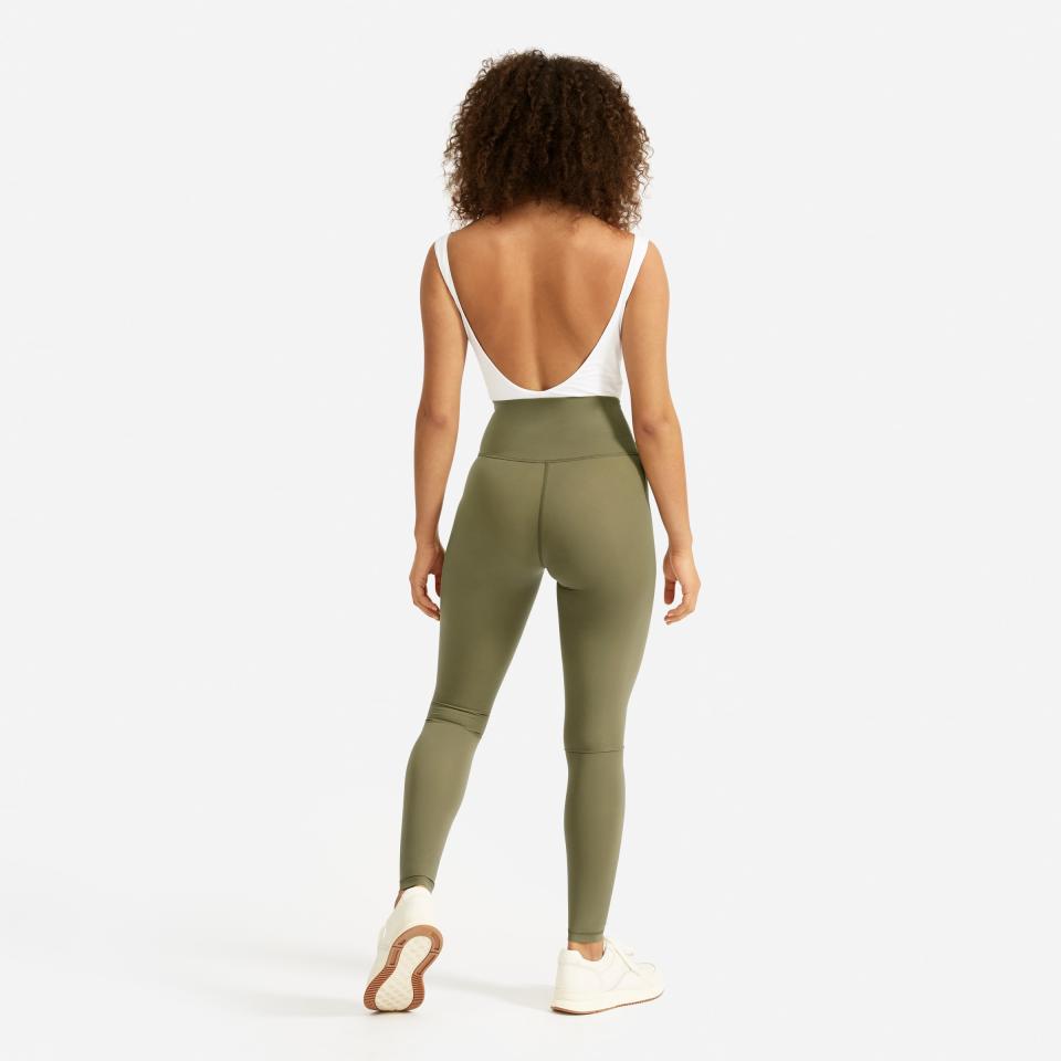 The Performance Legging in Lichen. (Credit: Everlane)