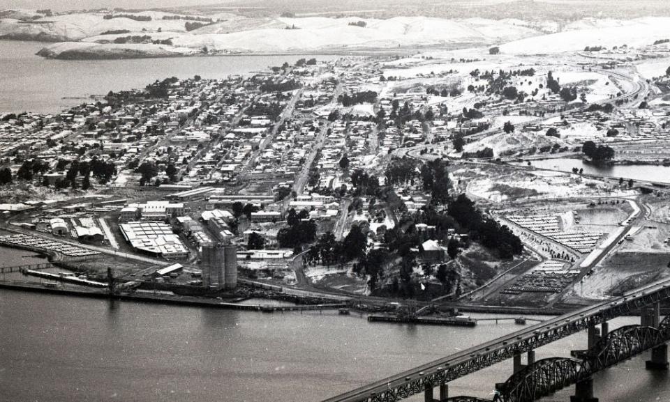 SAN FRANCISCO, CA - FEB. 5: No snow fell in San Francisco on this date in 1976, but snow did fall in the suburb of Benicia.