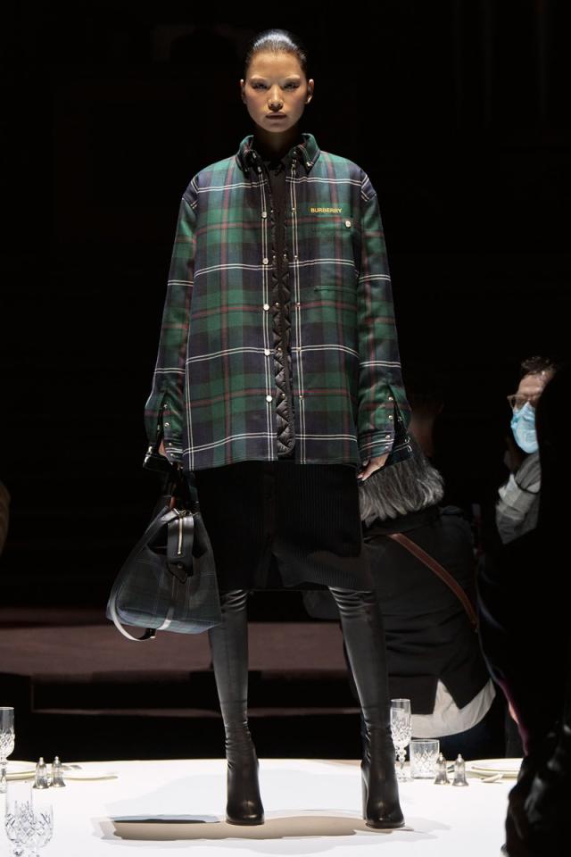 Burberry F/W 22 Show – Crawford