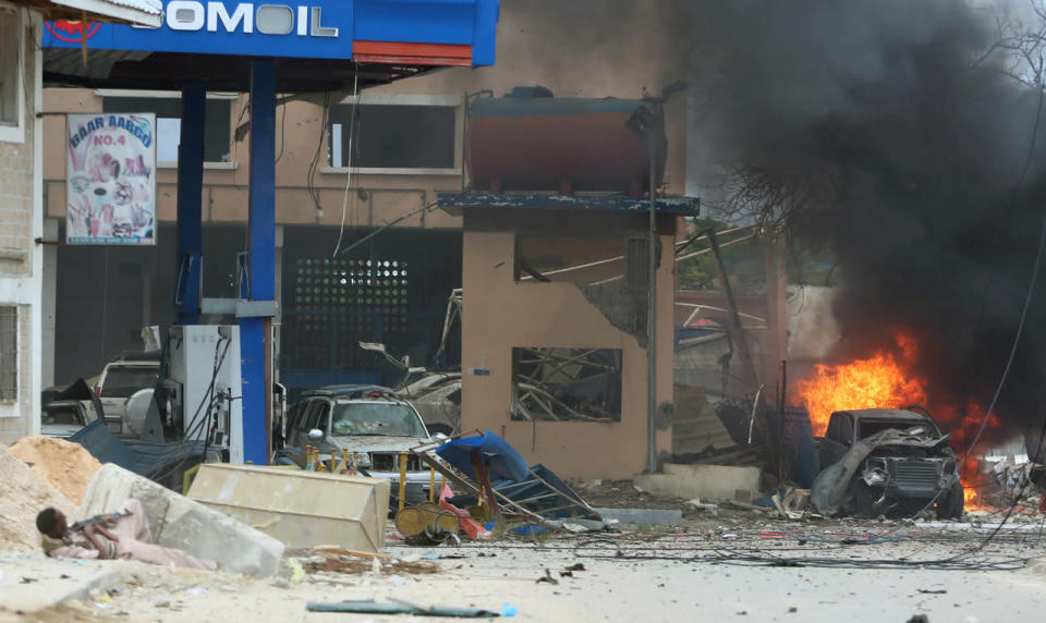 Gunmen take guests hostage at Somalia hotel