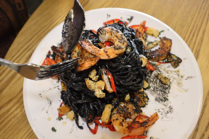 Ulu Eateries - eightisfy western squid ink nero toss