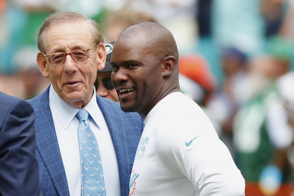 Instead of further lambasting Brian Flores, Dolphins owner Stephen Ross should be thanking him