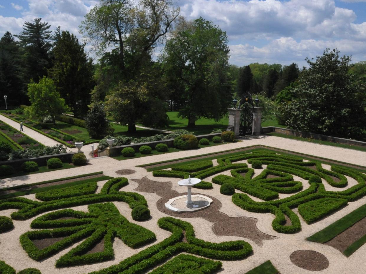 Delaware: Nemours Mansion and Gardens