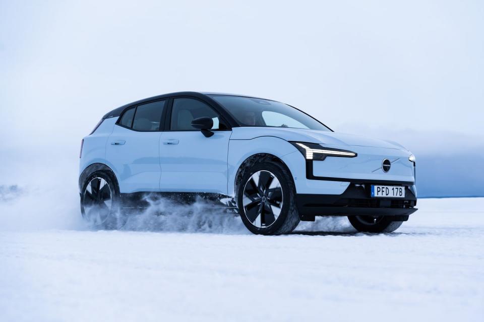 2025 volvo ex30 ev