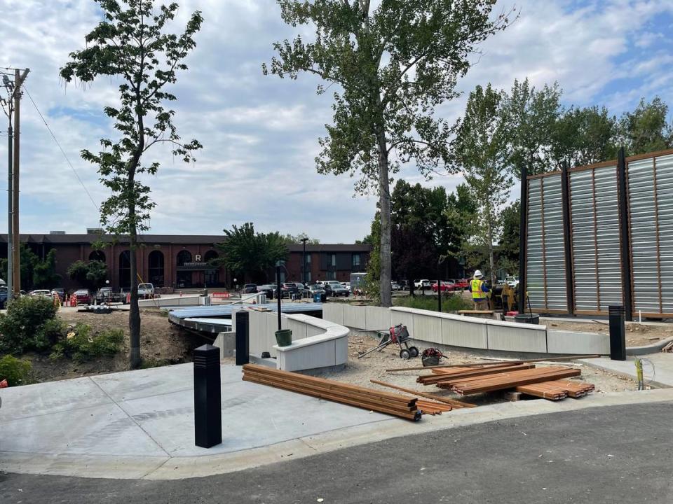 A bridge is being constructed between the Riverside Hotel and Ling & Louie’s Asian Bar and Grill.