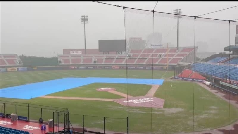 樂天桃猿426回家再次暫緩，全台暴雨樂天桃園球場延賽。（圖／中職提供）