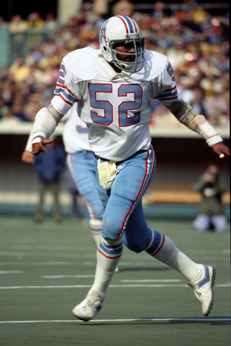 Robert Brazile drops in pass coverage against the Pittsburgh Steelers in 1978 in Three Rivers Stadium.