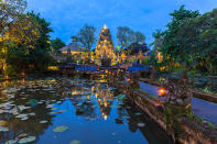 <p>Se considera el centro espiritual de Bali, además de contar con el que se consideró uno de los mejores hoteles del mundo en 2018, el Four Seasons Resort Bali at Sayan. ¿Necesitas más excusas para ir? Foto: EmakovaElena / Getty Images. </p>