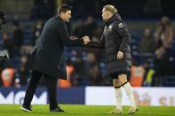 Chelsea's head coach Mauricio Pochettino shakes hands with Chelsea's Mykhailo Mudryk at the end of the English Premier League soccer match between Chelsea and Tottenham Hotspur at Stamford Bridge stadium in London, Thursday, May 2, 2024. (AP Photo/Kirsty Wigglesworth)