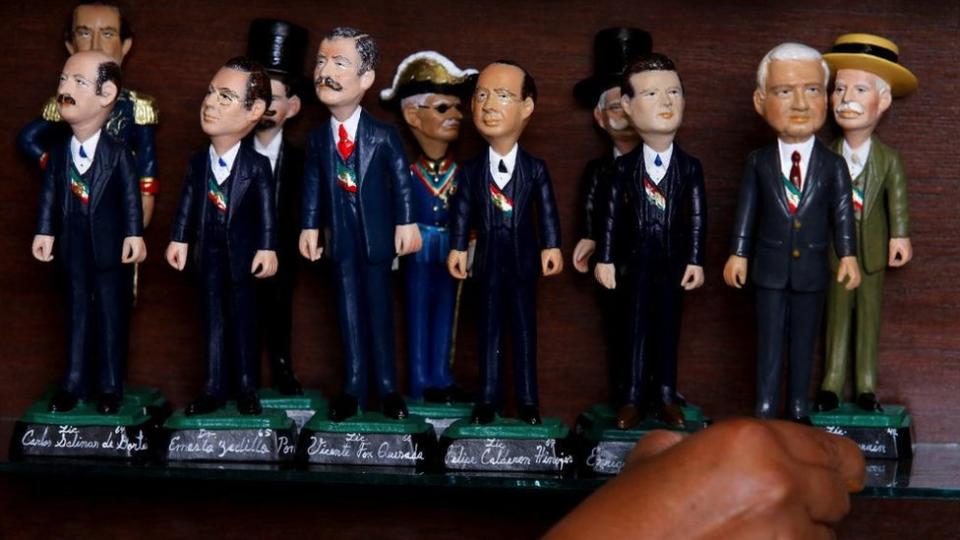 Figuras de expresidentes de M'exico