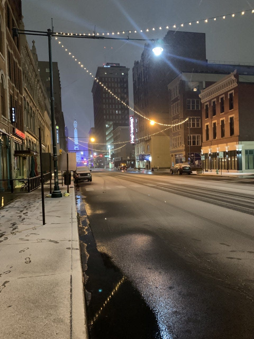 Snow and ice begin to accumulate on Meridian Street and the adjacent sidewalks around 10:30 p.m. on Feb. 2, 2022.