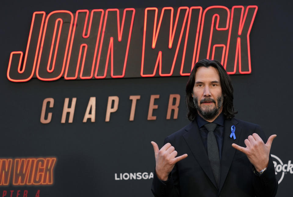 Keanu Reeves, astro de "John Wick: Chapter 4", posa en la premiere de la película el lunes 20 de marzo de 2023, en el Teatro Chino TCL en Los Angeles. (Foto AP/Chris Pizzello)