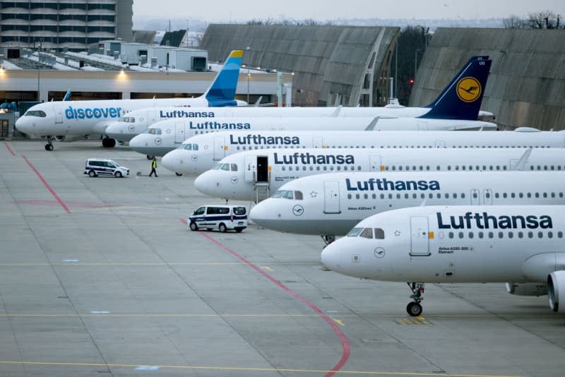 A view of parked Lufthansa aircrafts at Frankfurt Airport. Flight attendants of German carrier Lufthansa at Frankfurt Airport went on strike early on Tuesday, the cabin crew union Ufo said. Lando Hass/dpa