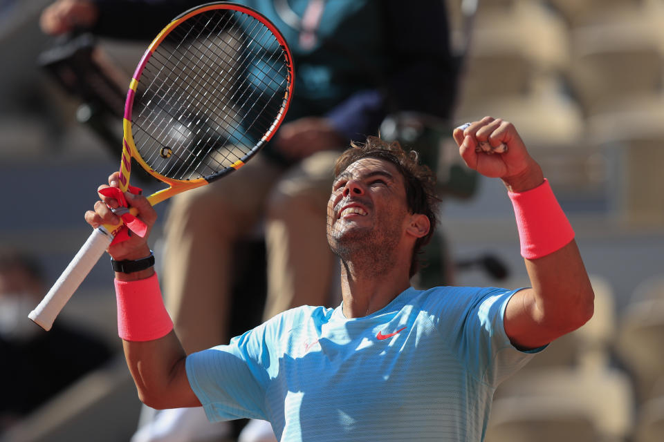 Rafael Nadal celebra tras derrotar Sebastian Korda en la cuarta ronda del Abierto de Francia, el domingo 4 de octubre de 2020, en París. (AP Foto/Michel Euler)