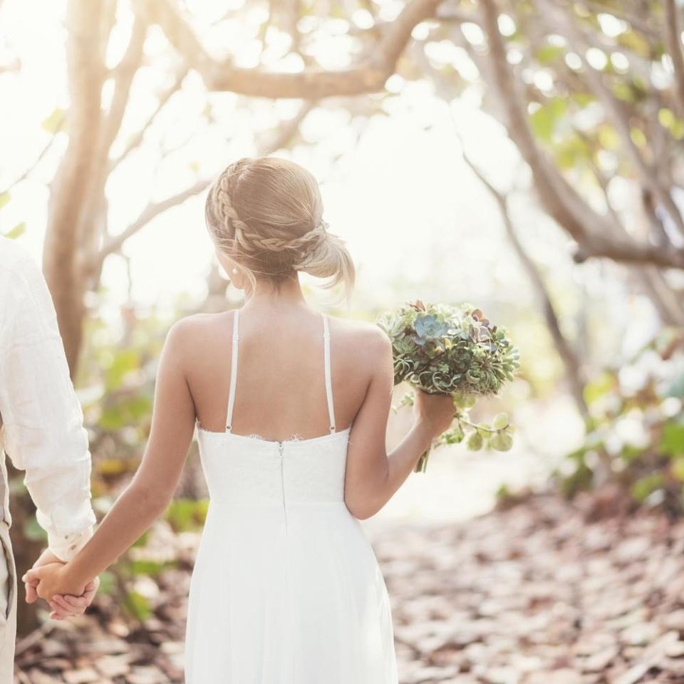 11 Gorgeous Beach Wedding Dresses