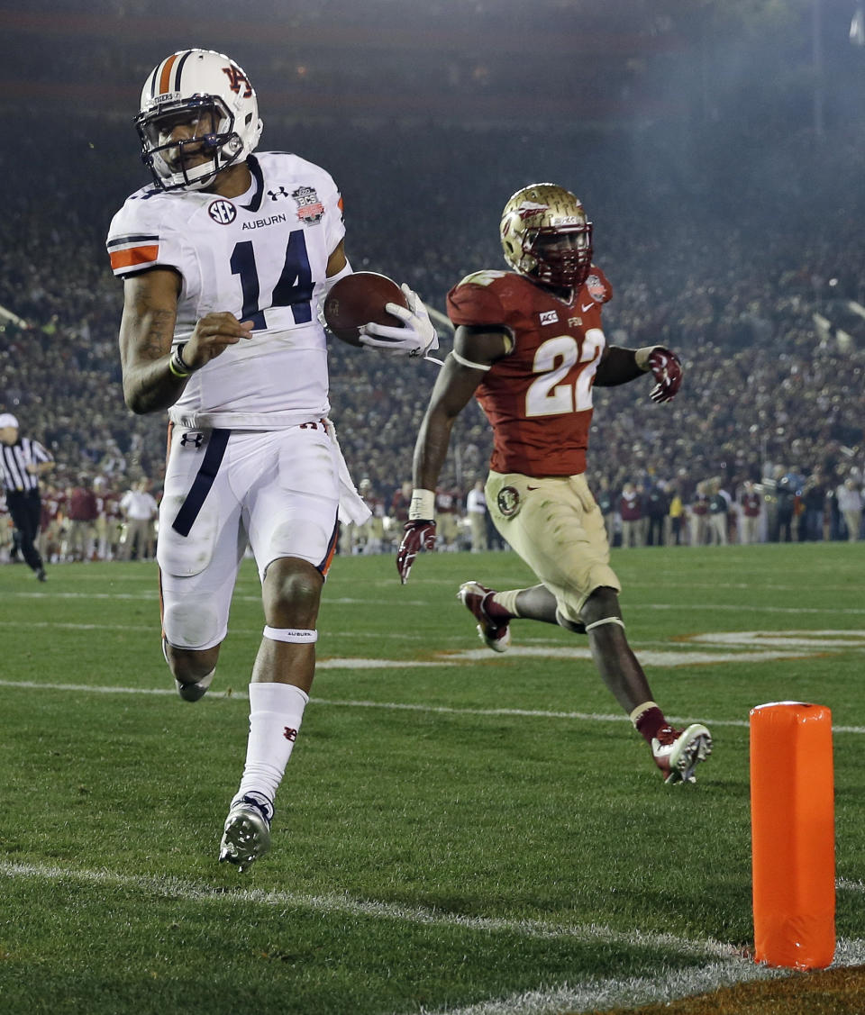 Auburn's Nick Marshall (14) gets past Florida State's Telvin Smith (22) for a touchdown run during the first half of the NCAA BCS National Championship college football game Monday, Jan. 6, 2014, in Pasadena, Calif. (AP Photo/David J. Phillip)