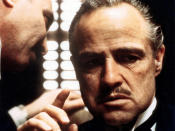 <p>Mit seiner Rolle des ‘Don Vito Corleone’ wird Marlon Brando 1972 in “Der Pate” zu einer unsterblichen Legende. Der Mafiaboss kümmert sich gewissenhaft auch bei der Hochzeit seiner Tochter um die Geschäfte der Familie. Wie seine Freunde und Feinde heute aussehen, zeigen die nachfolgenden Bilder. (Bild-Copyright: Paramount Pictures/REX/Shutterstock) </p>