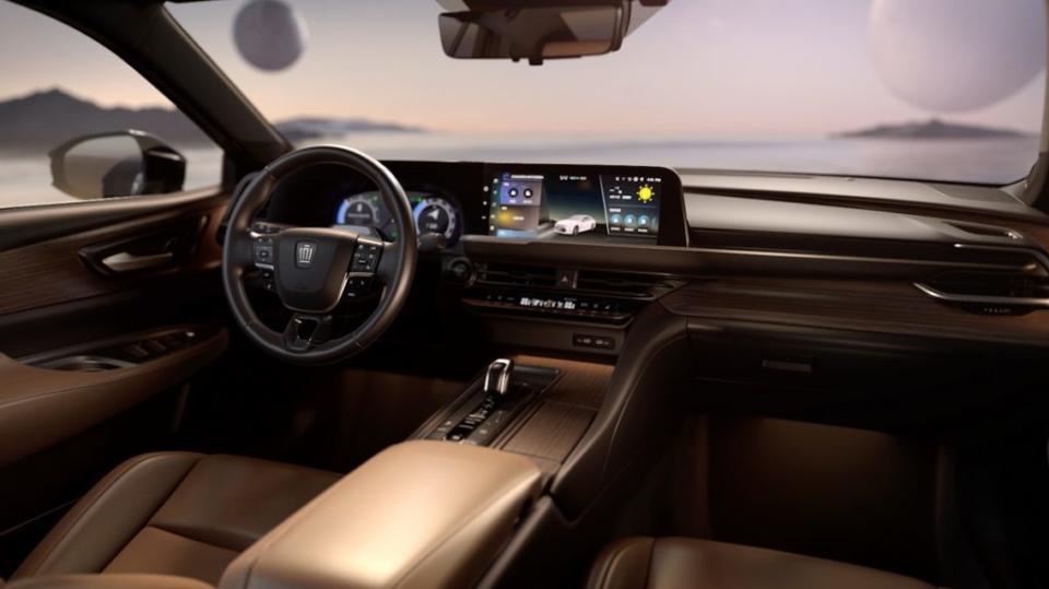 Crown Sedan搭載雙12.3吋數位座艙，頂規車型採用真皮內飾。(圖片來源 / Toyota)