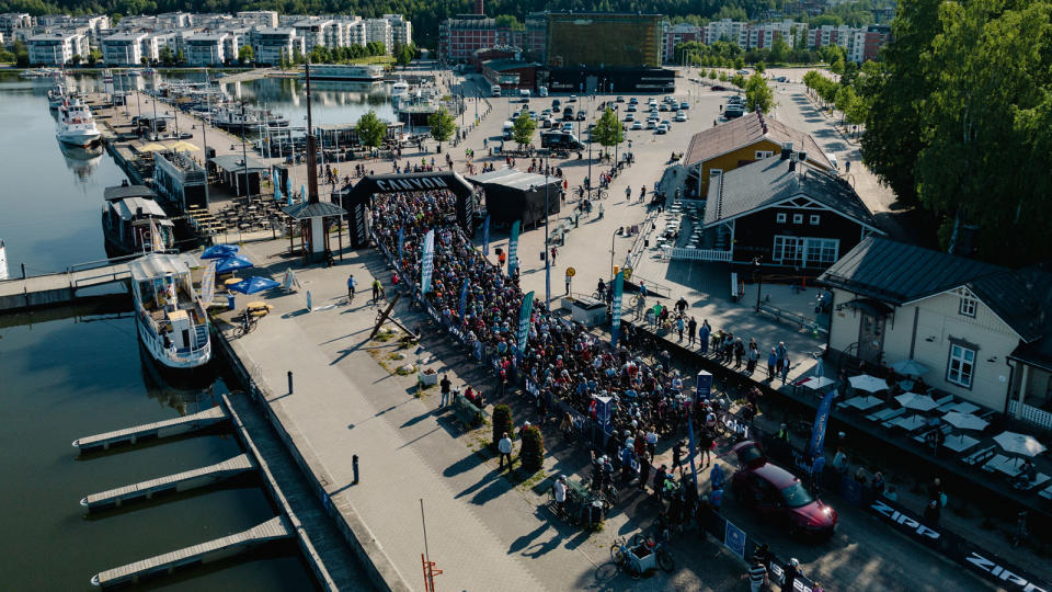 The start line of the FNLD GRVL Midnight Sun gravel race