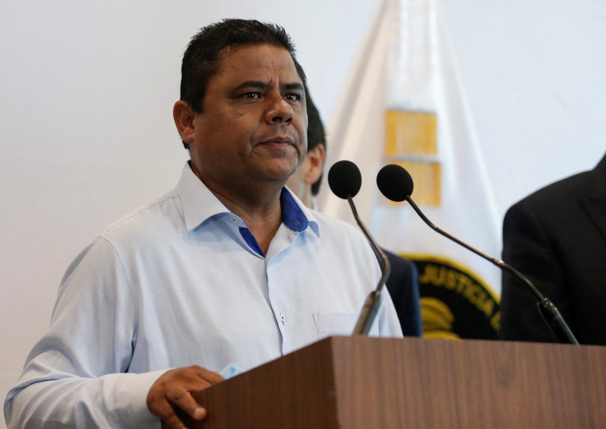 Mario Escobar en una conferencia de prensa de mayo de 2022. (REUTERS/Daniel Becerril)