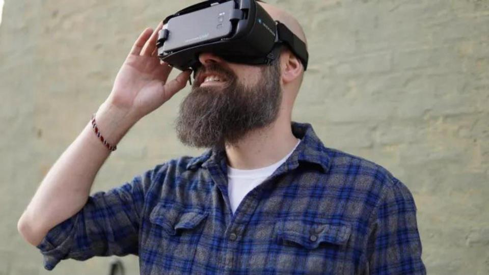 This VR headset can help expand your vision.