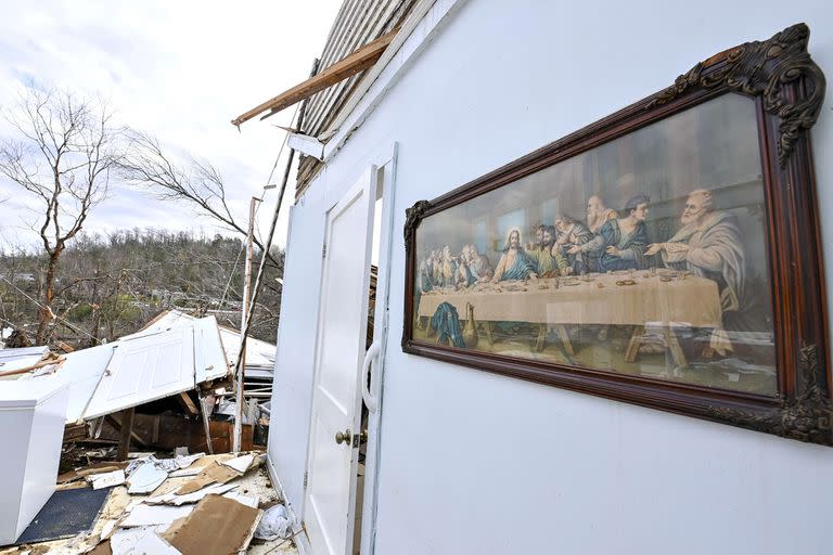 Un cuadro de la Última Cena todavía cuelga en la pared de la Iglesia Metodista Unida de la Capilla Ragan, a pesar de que el templo fue destruido por múltiples tornados