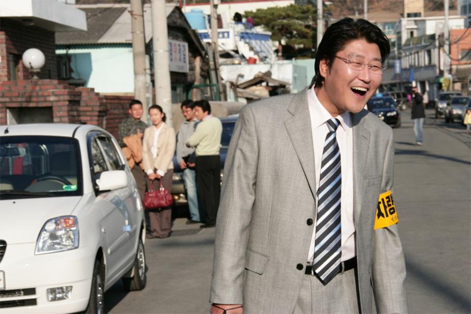 宋康昊在《青魚》和李滄東合作後，《密陽》中晉升男主角飾演修車廠老闆。（翻攝自Daum Movie）