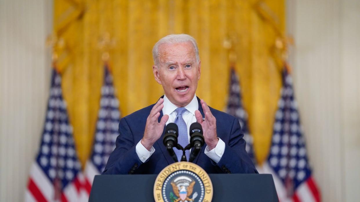 Joe Biden, Präsident der USA, spricht im East Room des Weißen Hauses. Biden hat trotz des rasanten Vormarsches der islamistischen und militanten Taliban in Afghanistan erneut den Abzug der US-Truppen aus dem Krisenstaat verteidigt.