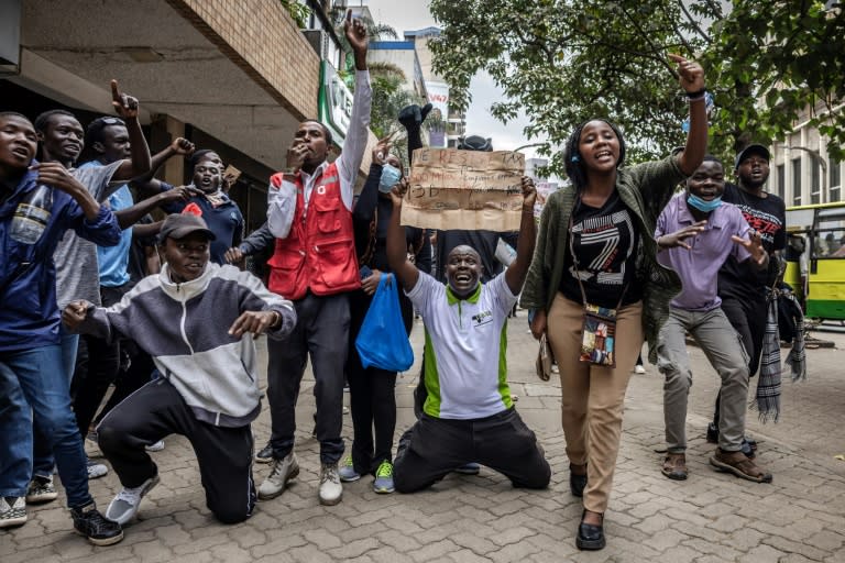 Die kenianische Regierung hat nach Protesten ihre Pläne für Steuererhöhungen zurückgezogen. Wie das Präsidialamt mitteilte, werden unter anderem die geplante Erhöhung der Mehrwertsteuer auf 16 Prozent für Brot aus einem neuen Finanzgesetz gestrichen. (LUIS TATO)