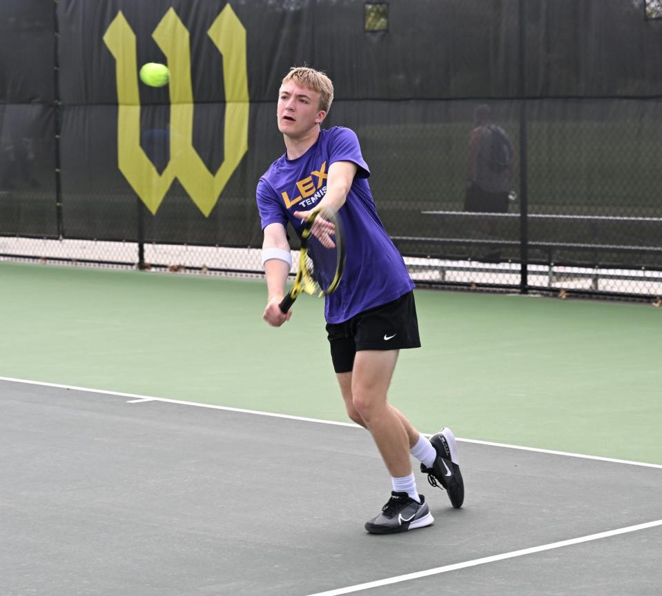 Karl Etzel, estudiante de último año de Lexington, terminará su carrera de tenis universitario con cuatro títulos de la OCC