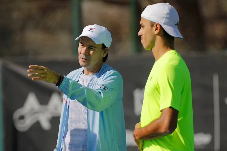 Coria y Francisco Cerúndolo, durante un ensayo en el Tenis Club Argentino con Sebastián Báez, antes del viaje a Manchester 