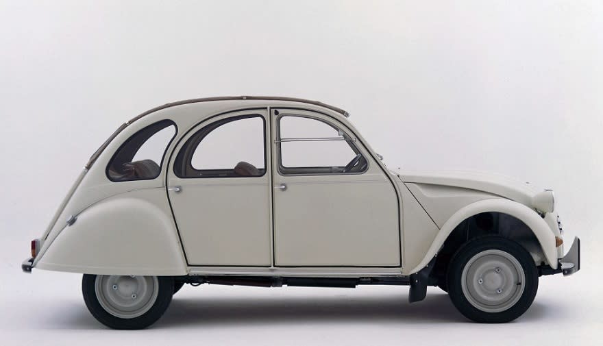 La sobriedad de los primeros Citroën 2 CV, un clásico divertido.