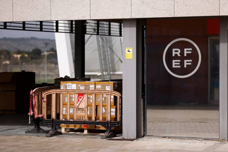 An exterior view of the Royal Spanish Football Federation (RFEF) in Madrid. Spanish police raided offices of the nation's football federation RFEF and other properties, and carried out seven arrests, the Guardia Civil confirmed to dpa on Wednesday. Óscar J.Barroso/Afp7/Europapress/dpa