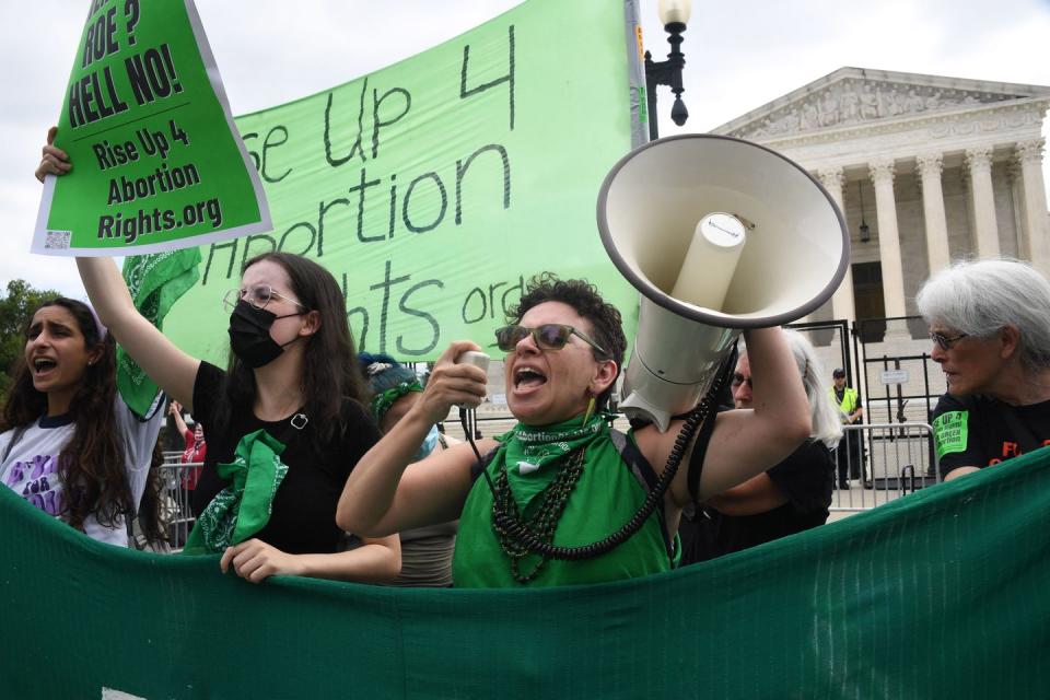 Photos From Outside the Supreme Court After Roe v. Wade Is Overturned