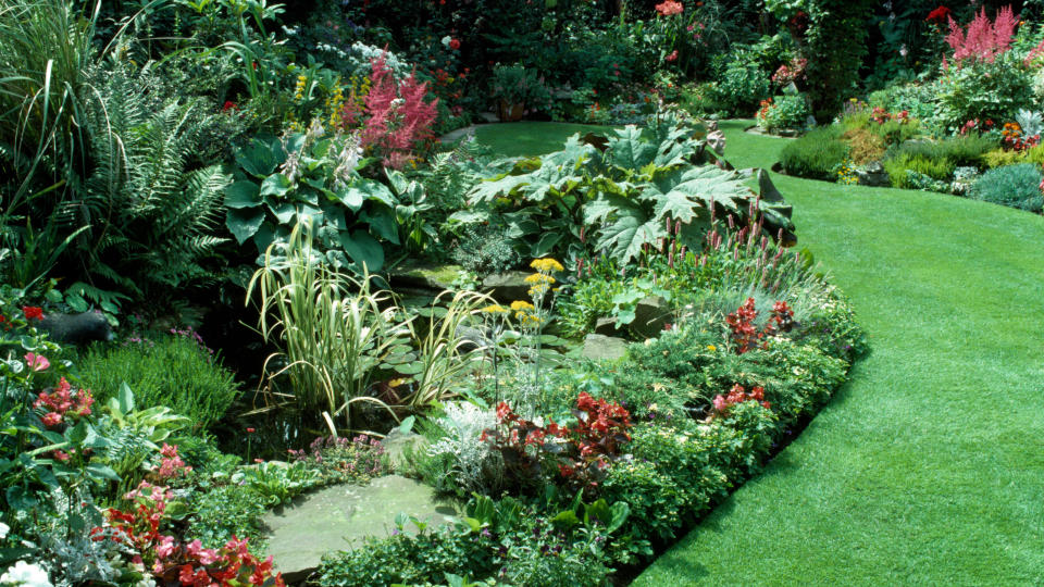 Neaten up your lawn and beds with brick, wood and more budget-friendly garden edging solutions.