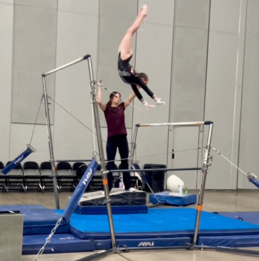 Kinlee Littleford performs on the parallel bars.